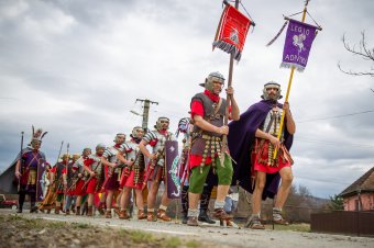Római istenek és katonák „elevenednek meg” Mikházán