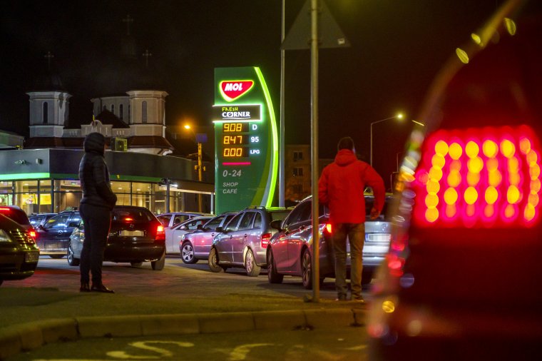 Csökkentette a MOL az üzemanyagok árát a bukaresti töltőállomásain