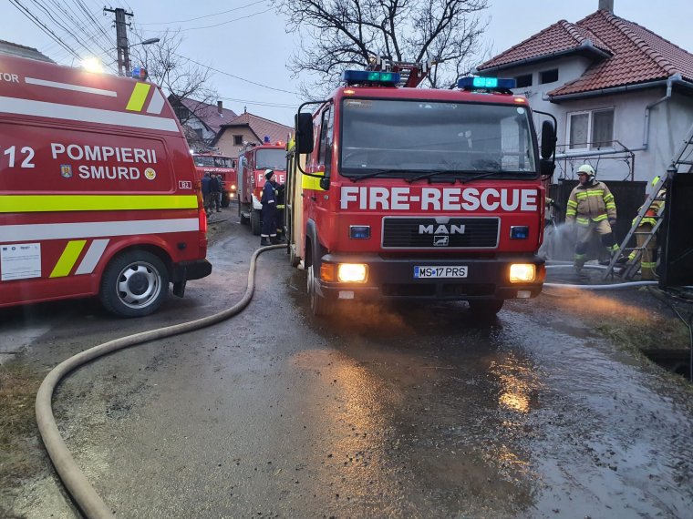 Egy gyerek életét vesztette, egy pedig súlyosan megsérült egy tűzesetben