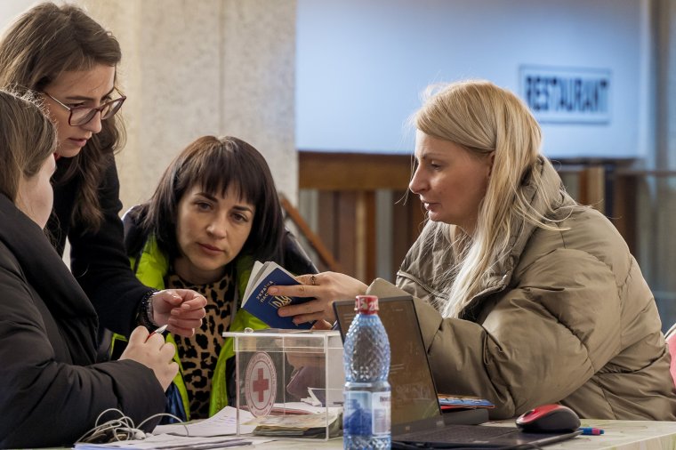 Míg Romániában négyezren, Csehországban százezernél is több ukrán állampolgár vállalt munkát a háború kezdete óta
