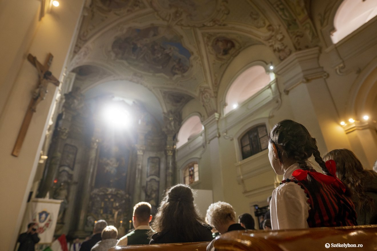 A marosvásárhelyi Keresztelő Szent János-plébániatemplomban adták át a Rákóczi-díjakat március 14-én a II. Rákóczi Ferenc Római Katolikus Teológiai Gimnázium támogatóinak •  Fotó: Haáz Vince