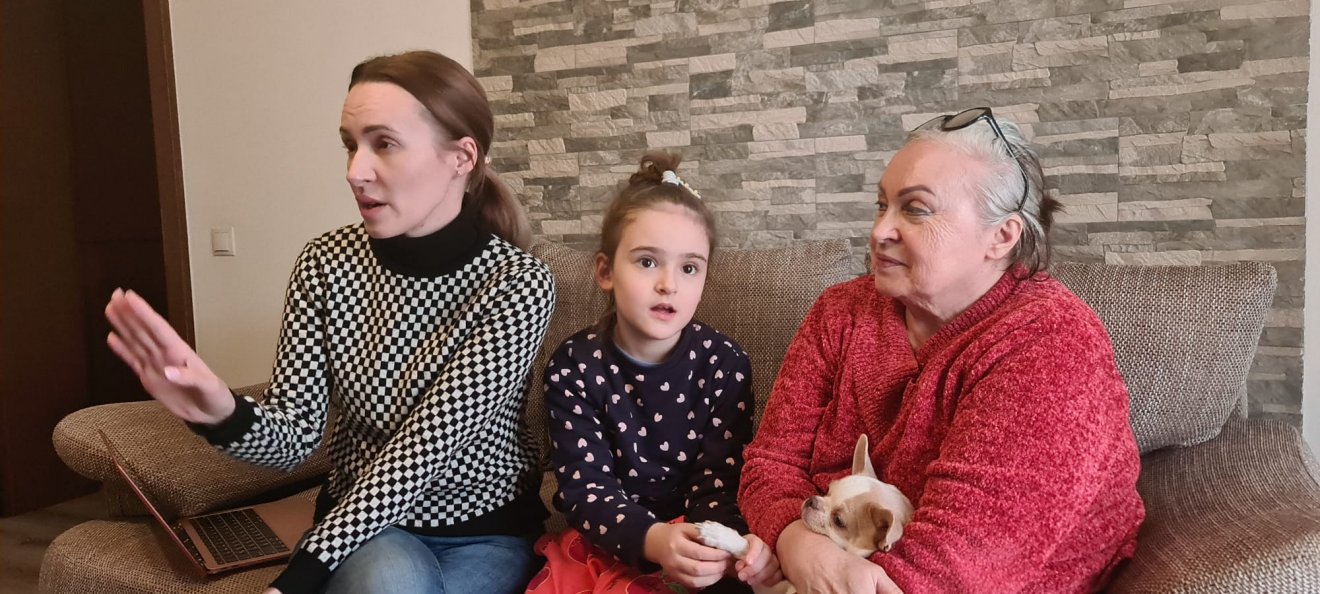 Hermann Mark Christian fotója: Lena, Nika és Ljuba biztonságban érzi magát •  Fotó: Hermann Mark Christian