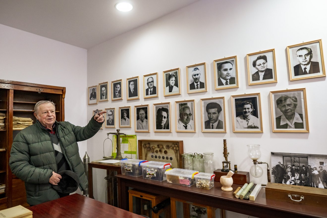 Veress László egykori oktatói a Marosvásárhelyi Orvosi és Gyógyszerészeti Intézetben •  Fotó: Haáz Vince