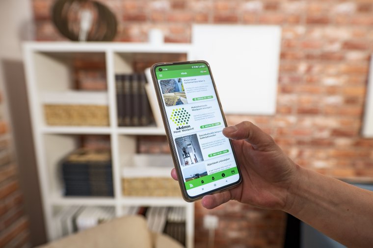 Kuriózum Mezőpaniton: mobilalkalmazással is zajlik a hivatali információcsere