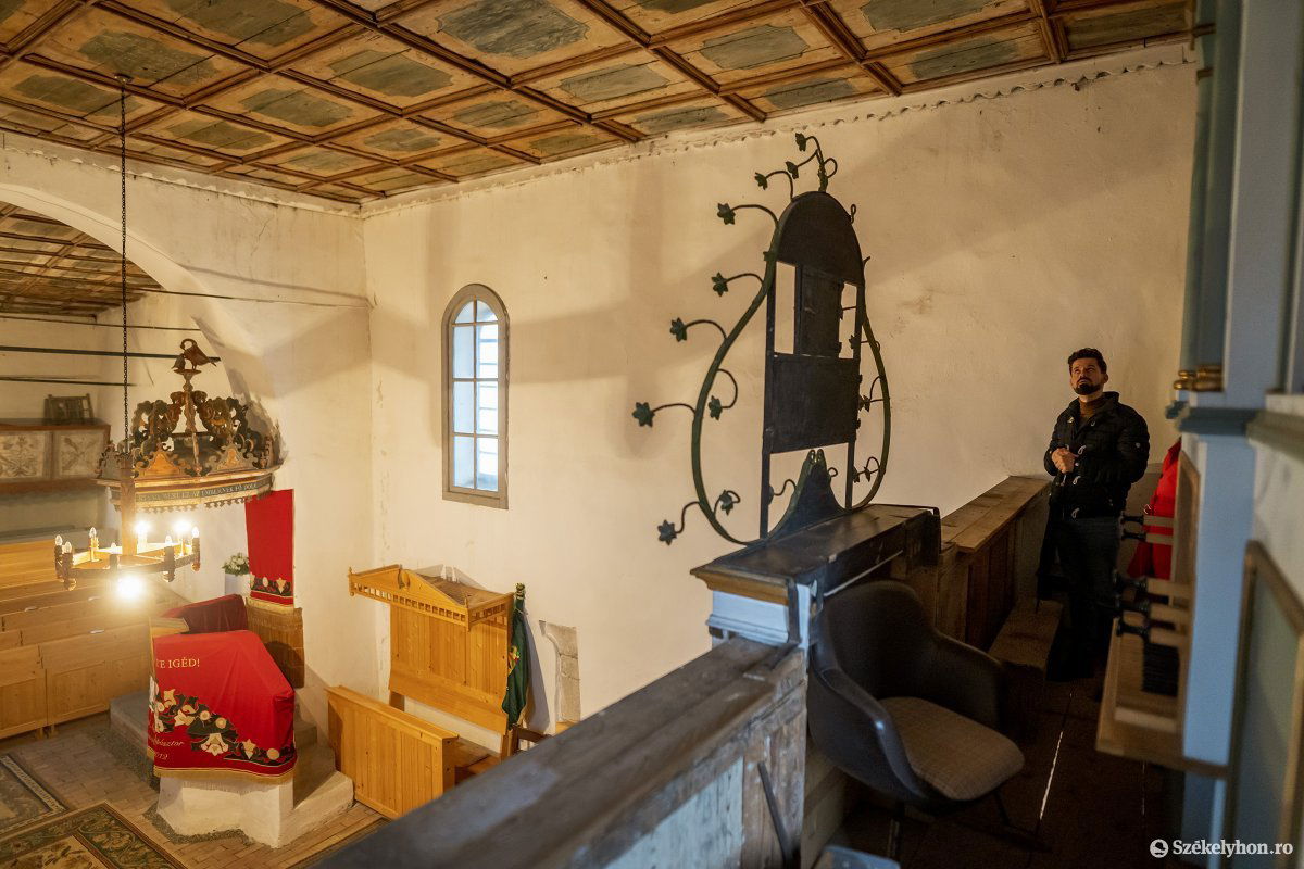 Csalóka Ernő a nyárádszentannai templomban •  Fotó: Haáz Vince