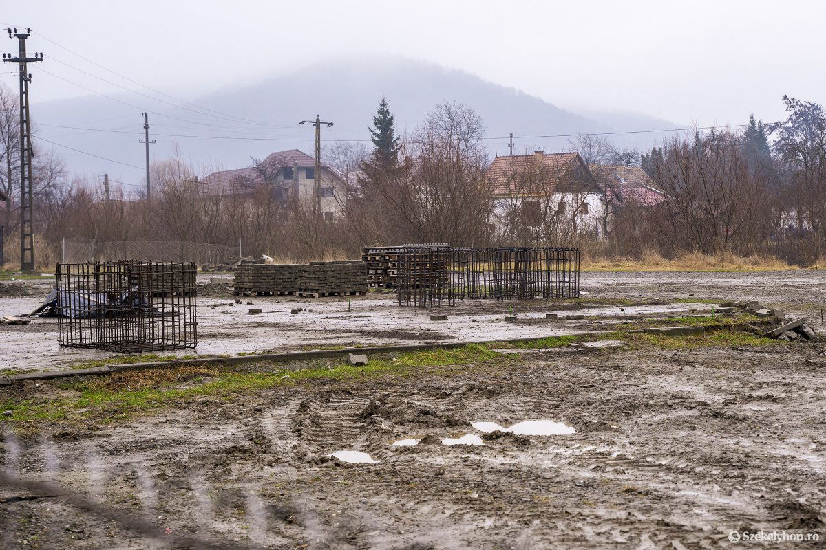 Milliókat fektetnek a régi létesítmény modernizálásába. A terv szerint folyik a munka •  Fotó: Haáz Vince