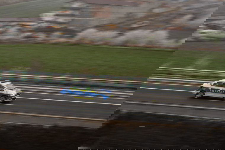 Több tucatnyian hajtottak fel az autópályára lejárt műszaki vizsgás autóval