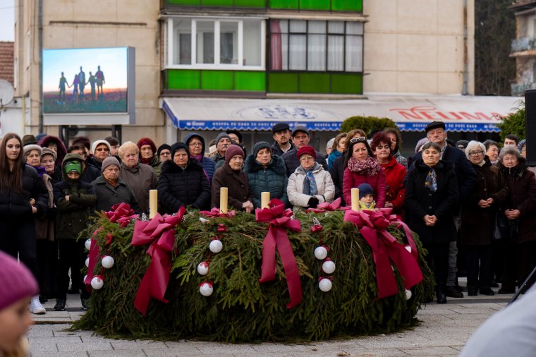 Adventi gyertyagyújtás Szovátán – a remény Isten ajándéka