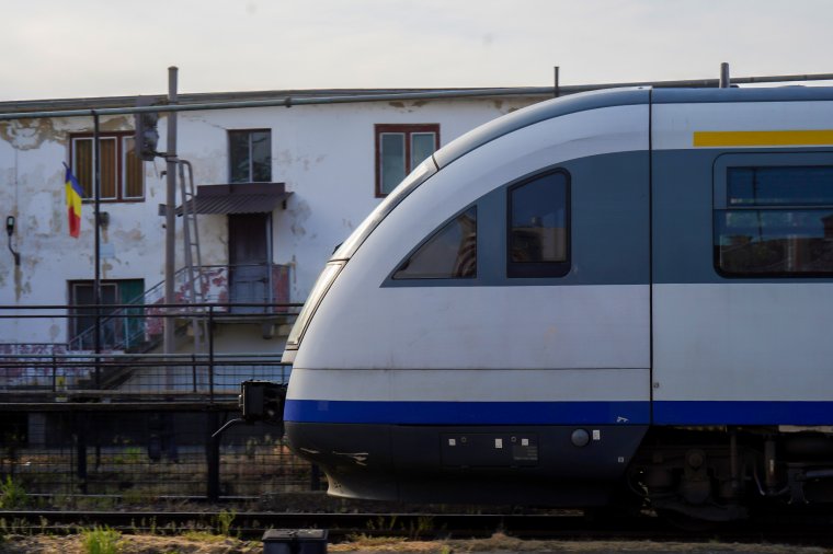 Megégett egy tízéves gyerek, aki felmászott egy vagon tetejére
