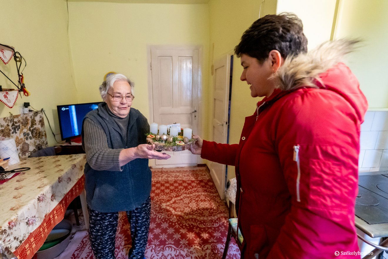 Juliska néni számára fontos a kis figyelmesség •  Fotó: Haáz Vince