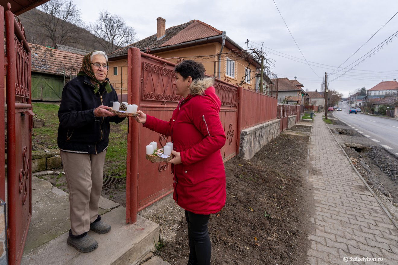 Ilona nénihez már nem volt idő betérni •  Fotó: Haáz Vince