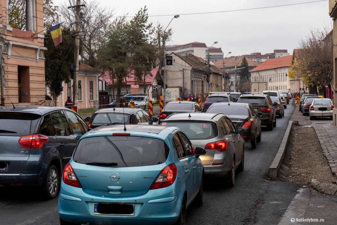 A reggeli és kora délutáni órákban nagy a forgalom •  Fotó: Haáz Vince