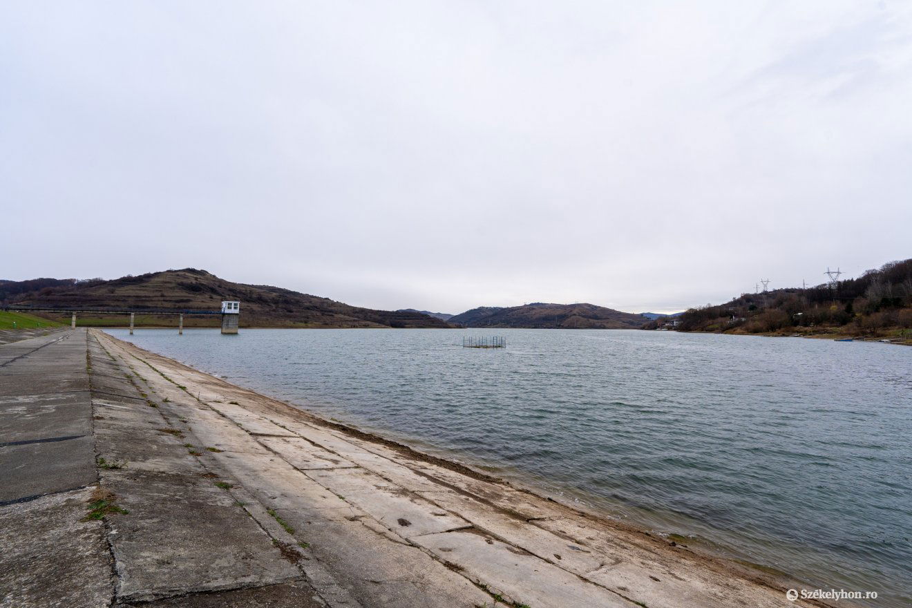 Túl sok víz van a gyűjtőtóban. Archív &bullet;  Fotó: Haáz Vince