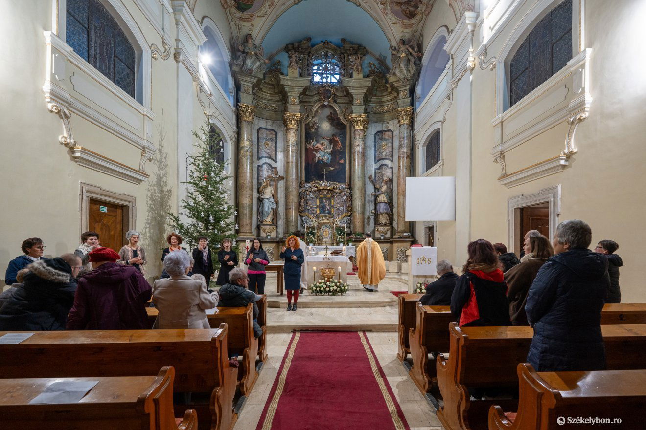 Karácsonyi dalokat adtak elő jelelve is •  Fotó: Haáz Vince