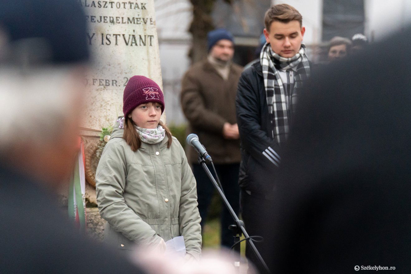 Györfi Hanna szavalt •  Fotó: Haáz Vince