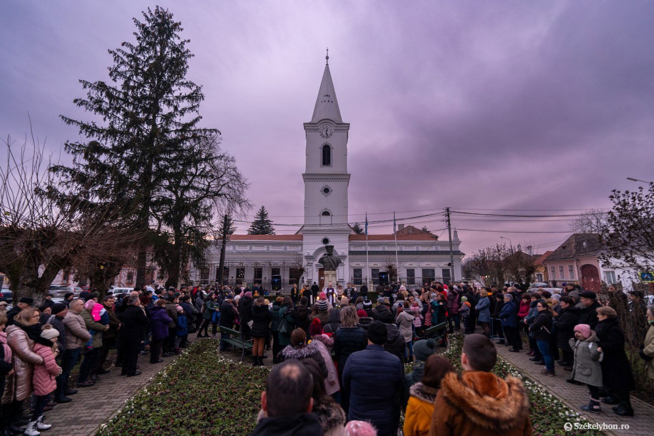 A nagy fejedelem vigyázott az ünneplőkre •  Fotó: Haáz Vince