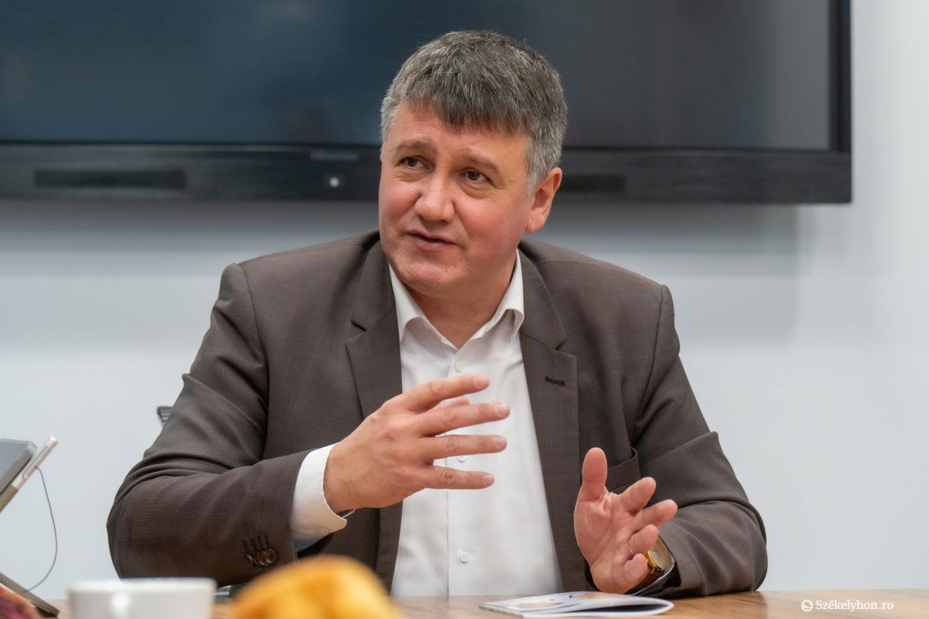 Vass Levente, egészségügyi szakpolitikus. Szerinte érdemes a háziorvosi pályát is választaniuk az orvosi egyetemről kikerülő rezidenseknek •  Fotó: Haáz Vince