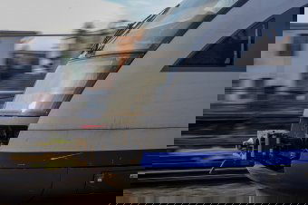 Hét személyt szállítottak kórházba, miután két vonat összeütközött