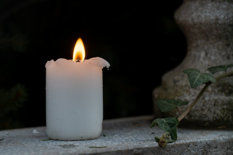 Meggyalázták a szászrégeni zsidó temetőt