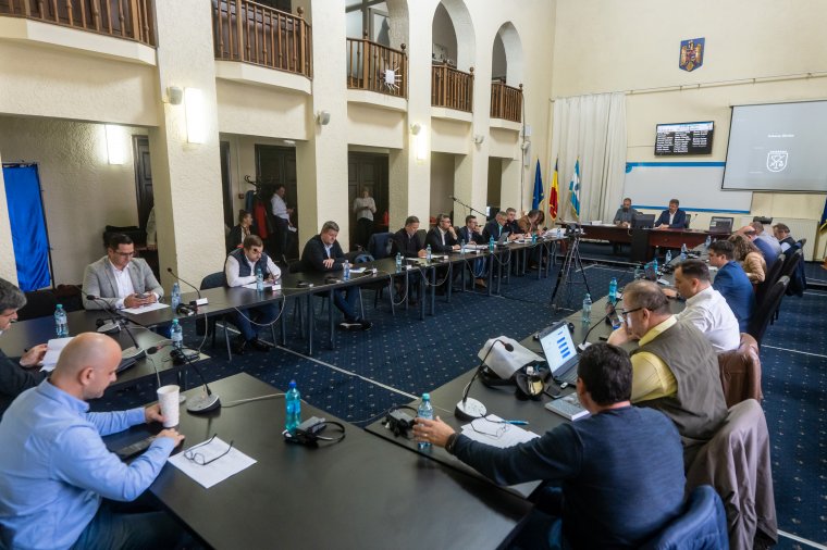 Pénzek elosztásán vitatkoztak, többórás tanácsülés lett belőle