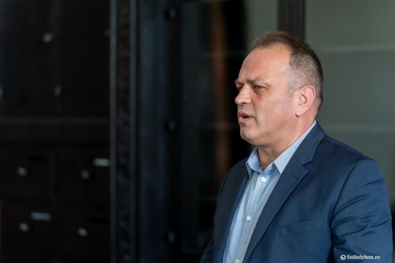 Hajdú Zoltán iskolaigazgató: nem csak kísérleti dolog kéne legyen, hanem kötelezővé kellene tenni mindenki számára •  Fotó: Haáz Vince