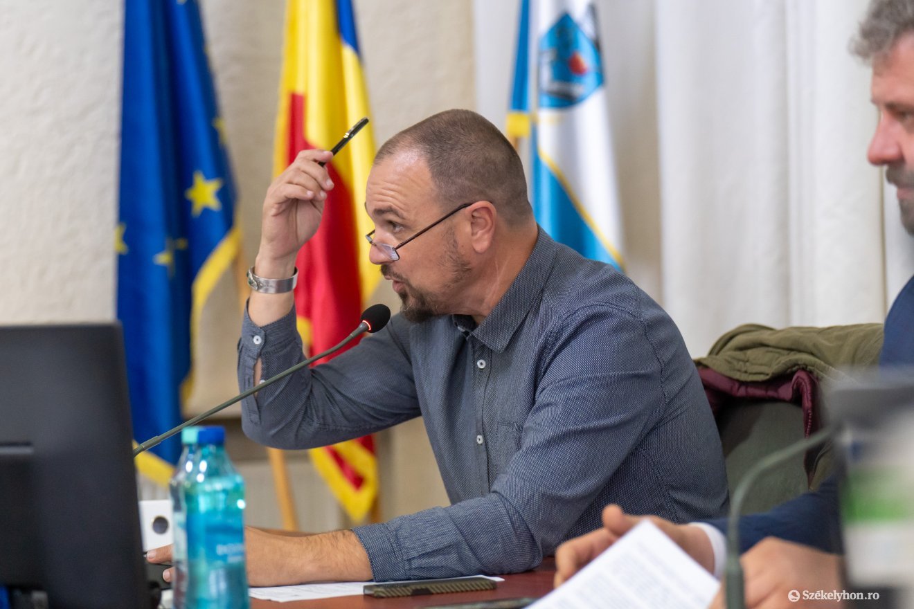 A több mint háromórás ülés alatt Kelemen ritkán emelte fel hangját •  Fotó: Haáz Vince