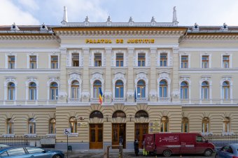 Két miniszter jelenlétében avatták fel a marosvásárhelyi bíróság felújított épületét