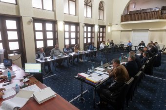 Nem lépett be az önkormányzat a polgármester elleni perbe