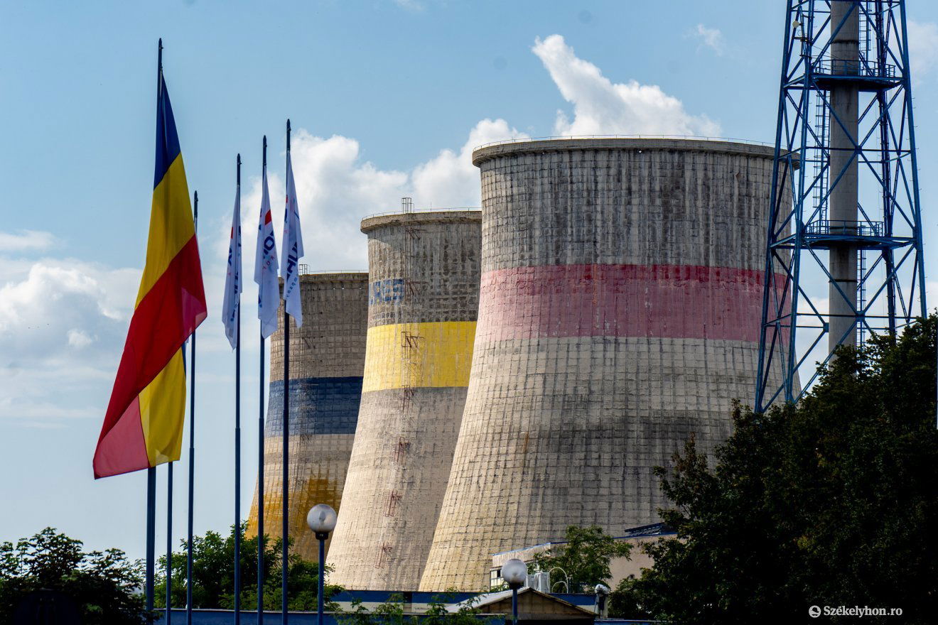 Csütörtökig áll mind a három, aztán a kéket lebontják • Fotó: Haáz Vince