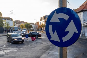 Már csak a képviselőház kell rábólintson, hogy online is lehessen forgalomba be- vagy kiíratni az autókat