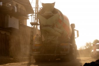 Keretszerződésre várnak, addig is hideg aszfalttal tömik a gödröket