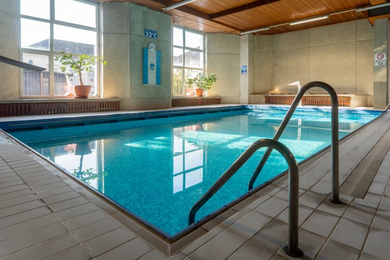 Újra megnyitja kapuit a marosvásárhelyi uszoda, de idéntől megdrágult a belépőjegy