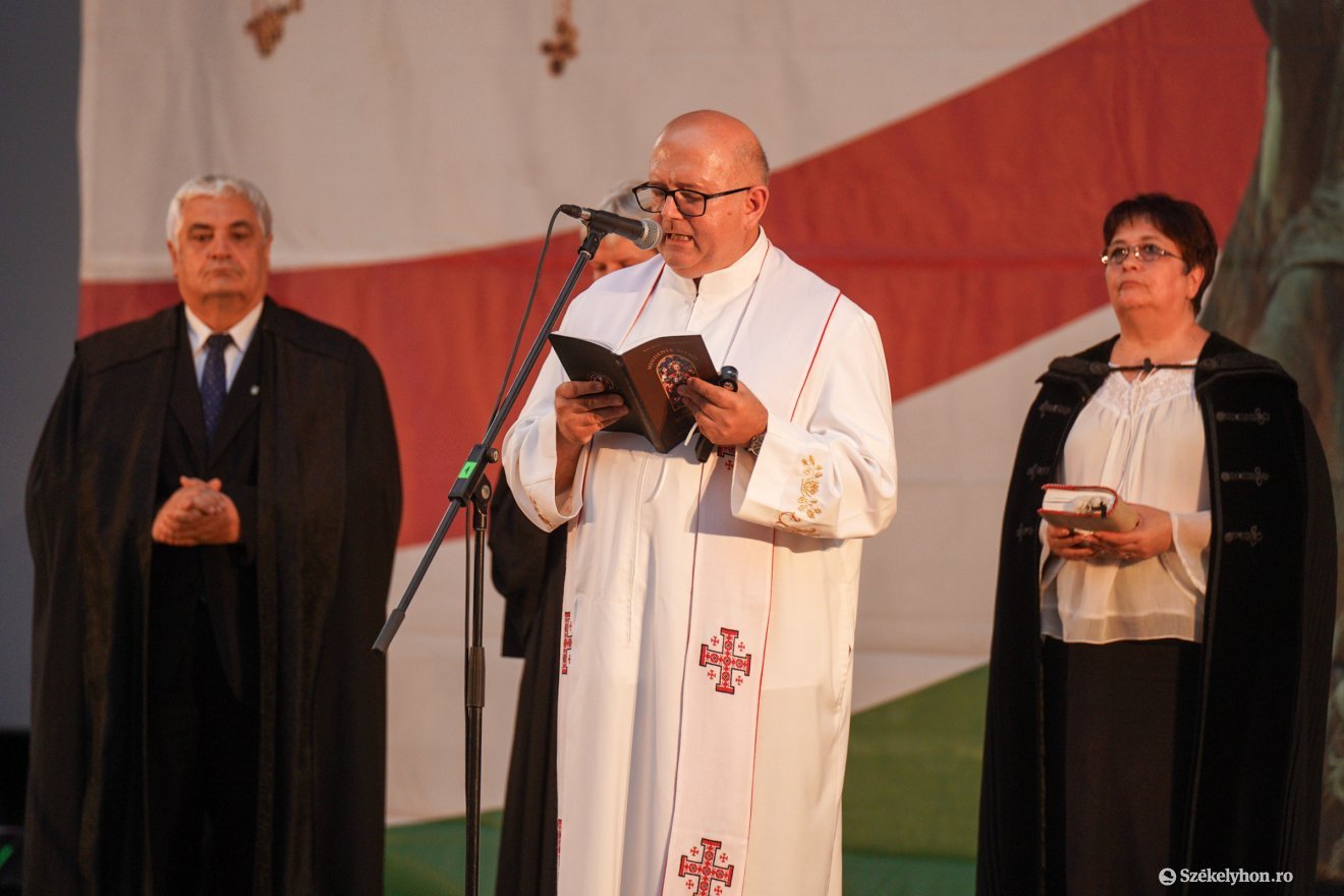 Péter Arthur főesperes •  Fotó: Haáz Vince