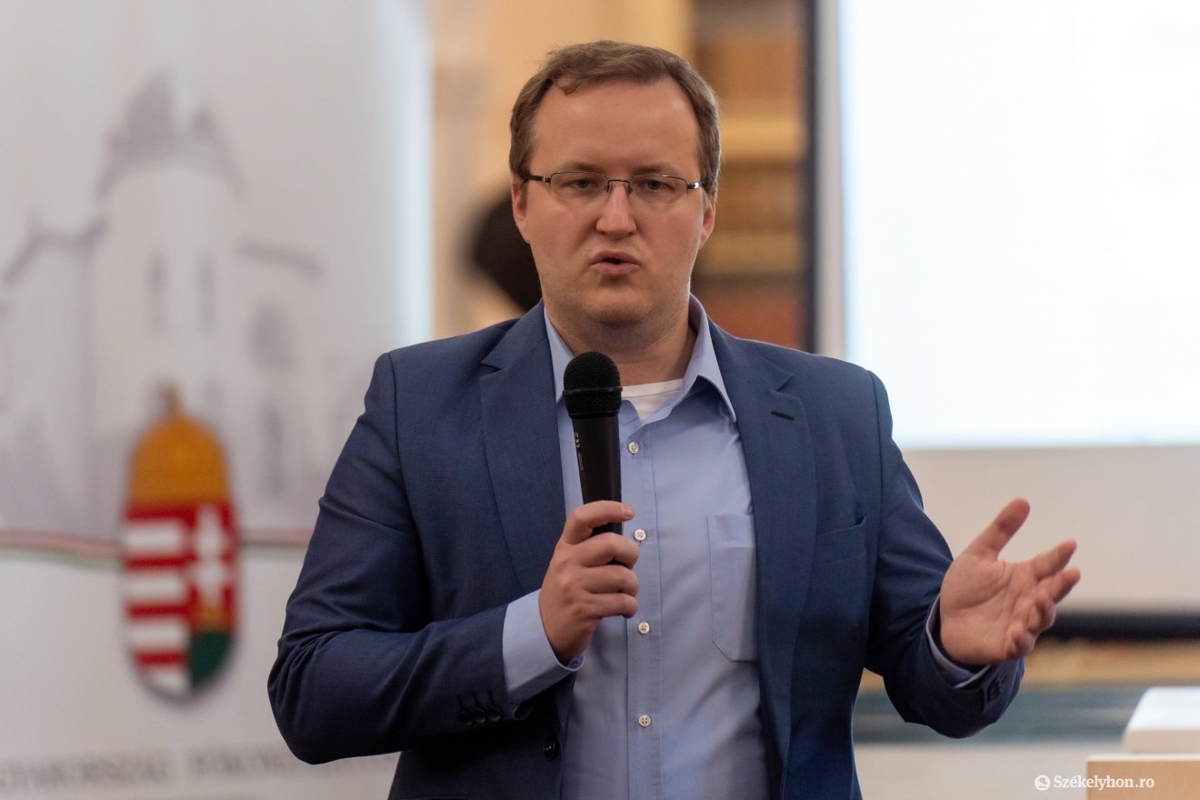 Rózsa Dávid főigazgató a Téka dísztermét is méltatta •  Fotó: Haáz Vince