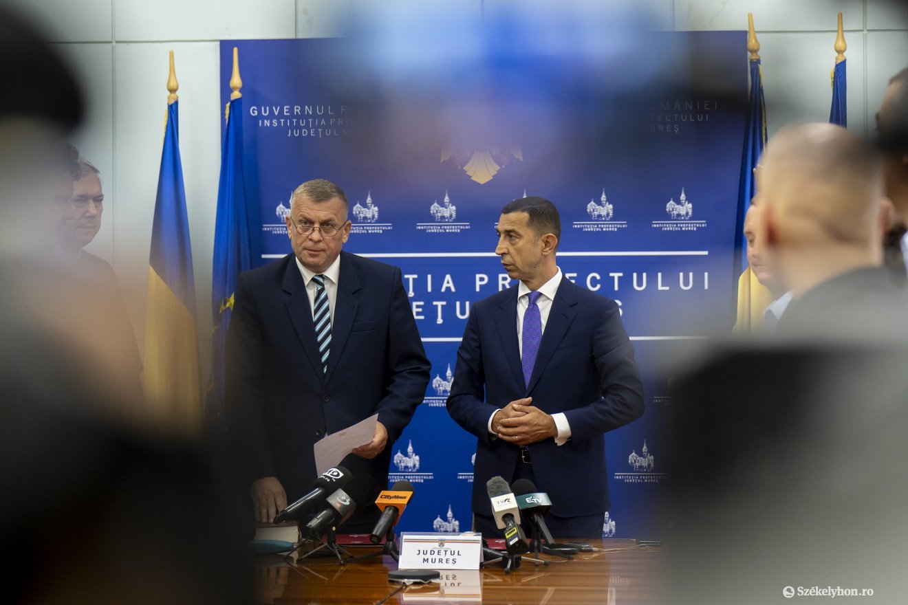 Vasile Liviu Oprea alprefektus és Ciprian Dobre prefektus a beiktatáson •  Fotó: Haáz Vince