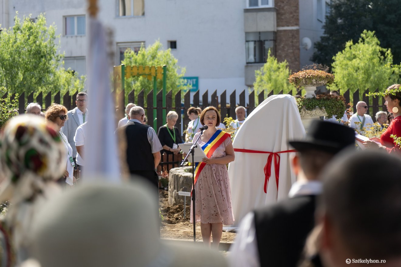 Kovács Edit polgármester köszöntötte a vendégeket, helybélieket •  Fotó: Haáz Vince