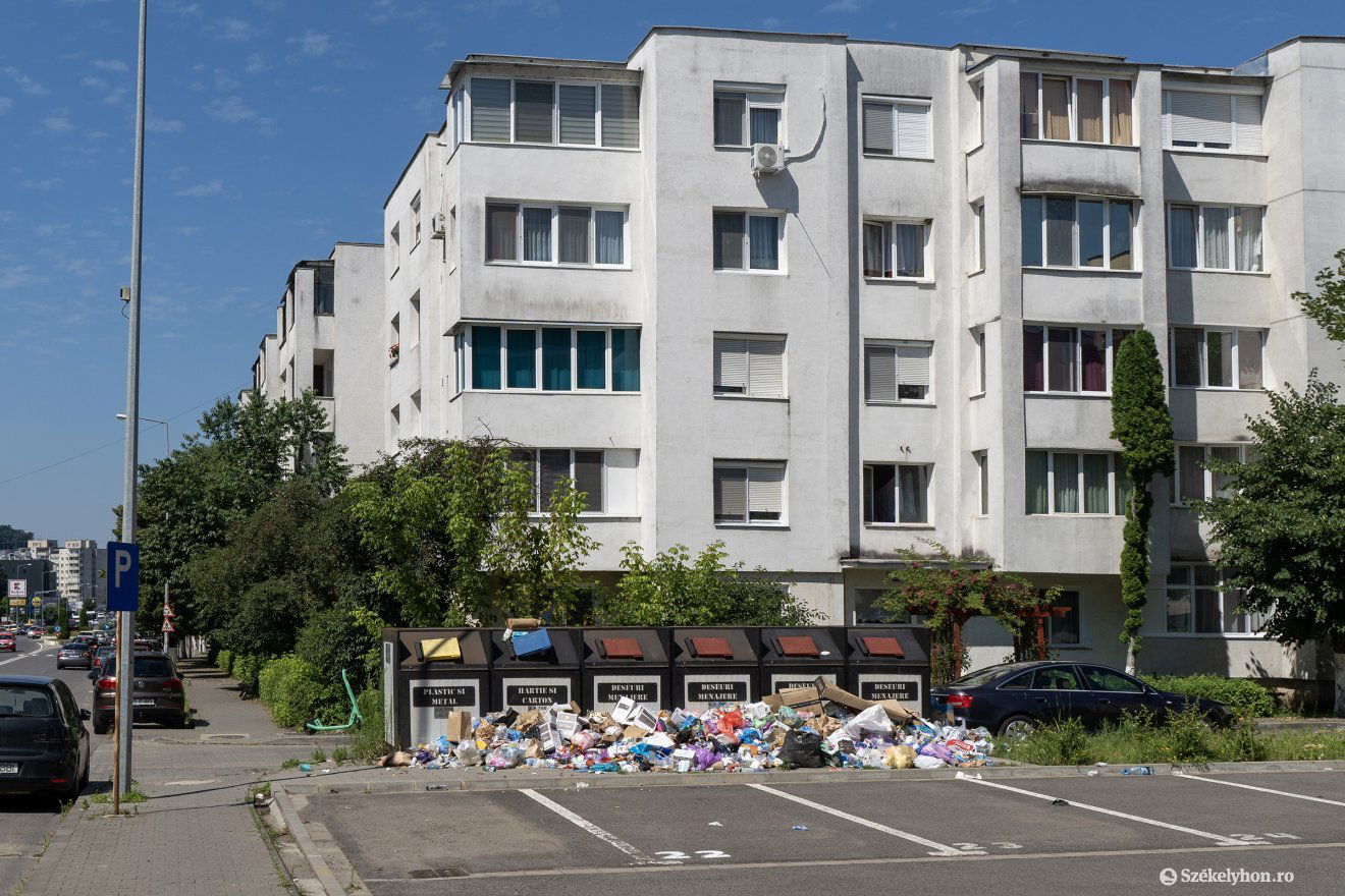 Még mindig van, ahol kupacokban áll a szemét •  Fotó: Haáz Vince