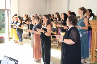 LGT-dalt jeleltek el a hallássérülteknek