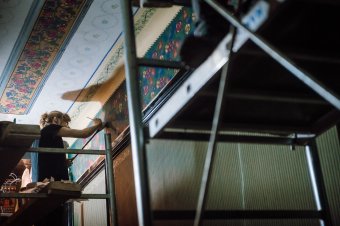 Aprólékos munkával újul meg a Tükörterem