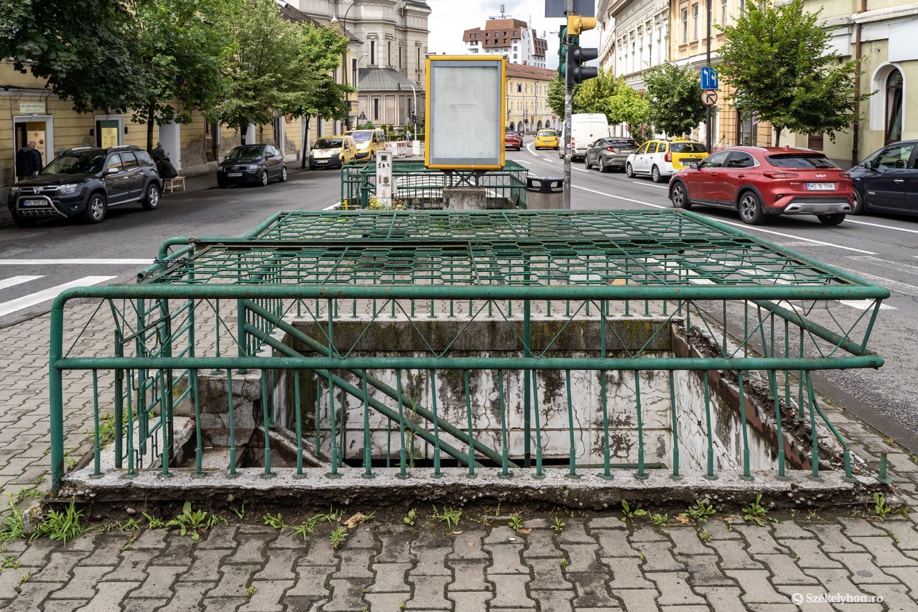 A Petőfi téri közvécé már évek óta nem működik &bullet;  Fotó: Haáz Vince