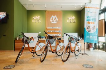 Kerékpározásra biztatják a turistákat, de egyelőre az autók között kell tekerjenek