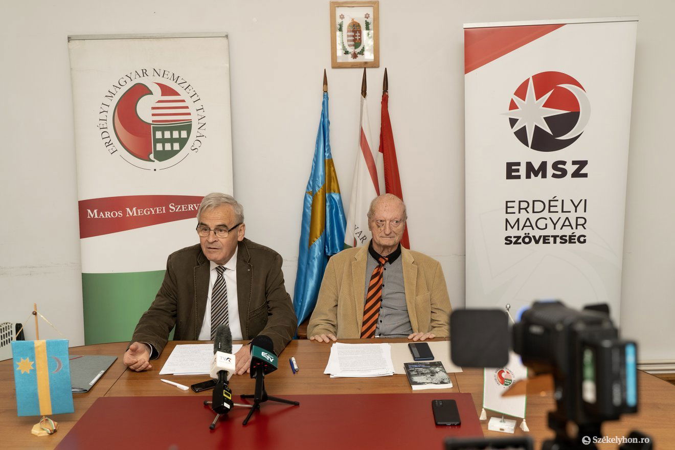 Tőkés László és Kincses Előd. Bíznak abban, hogy számukra kedvező döntés születik •  Fotó: Haáz Vince