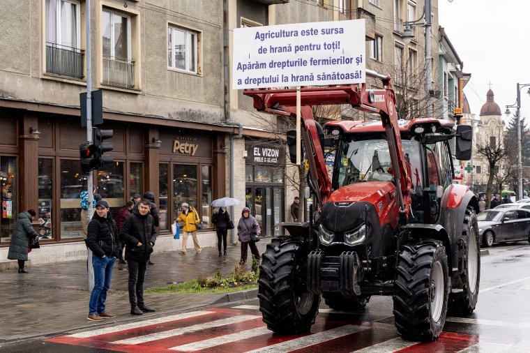Támogatásáról biztosította a mezőgazdasági miniszter a traktorokkal tüntető gazdákat