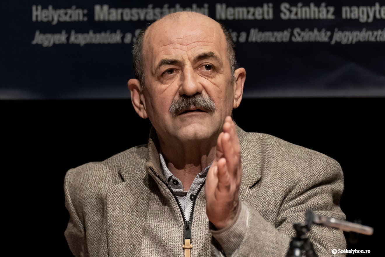 Kelemen László elégedett, mert sok zene és tánc került a darabba •  Fotó: Haáz Vince