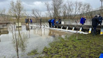 Halastavak öntöttek ki, udvarokat árasztottak el