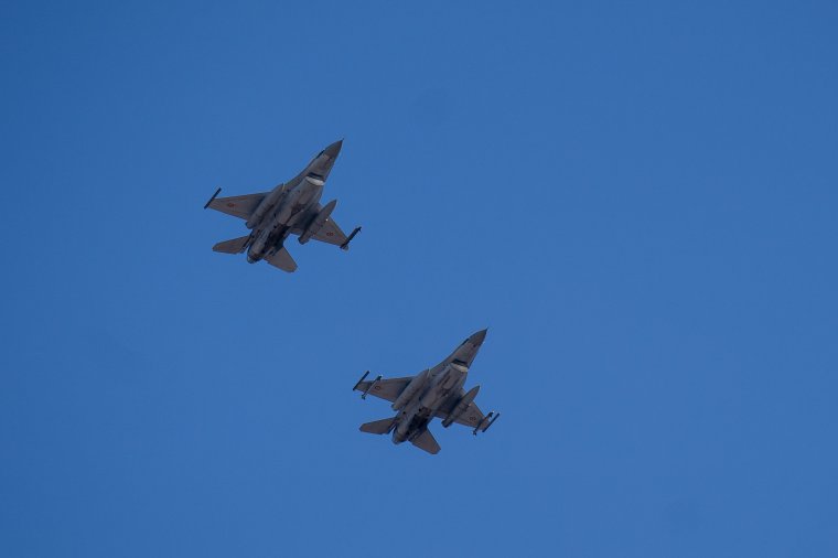 Hajnali műszak: két F-16-os vadászgép felügyelte a román légteret az orosz drón észlelése után