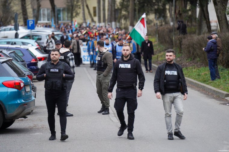 Szabadság napi felvonulás kevesebb szabadsággal