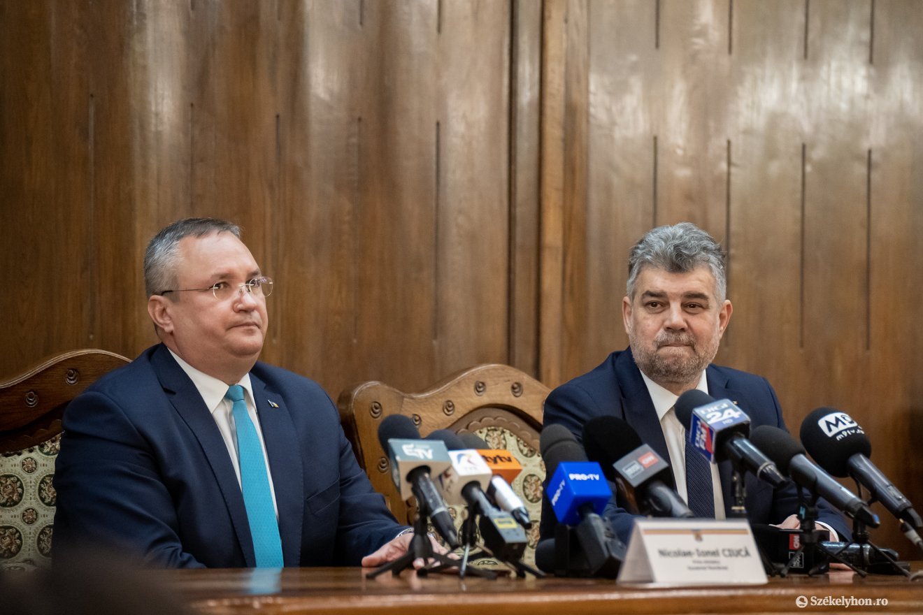 Mosolyszünet állt be Nicolae Ciucă PNL- és Marcel Ciolacu PSD-elnök között a választások időpontjával kapcsolatos huzavona miatt •  Fotó: Haáz Vince