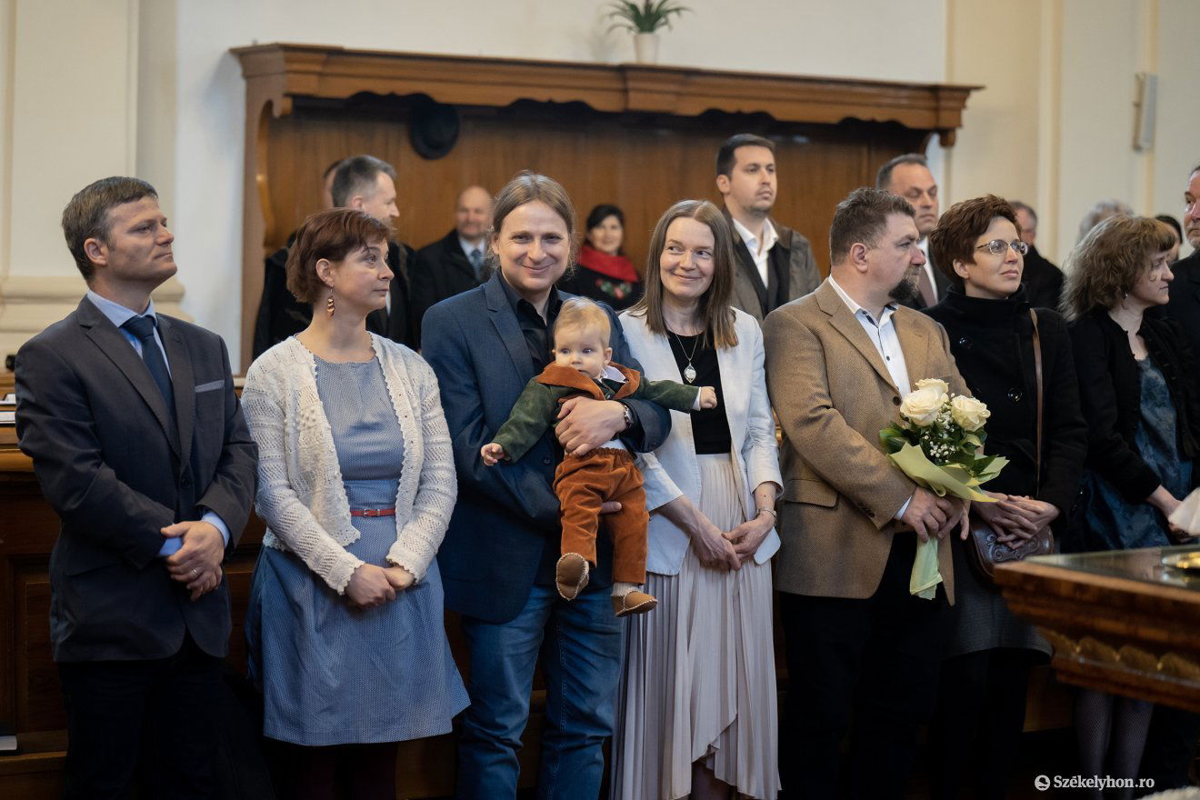 A kis legényt is megkeresztelték •  Fotó: Haáz Vince