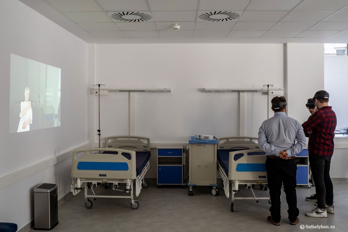 Valós kórteremben hologramonként jelennek meg a páciensek •  Fotó: Haáz Vince